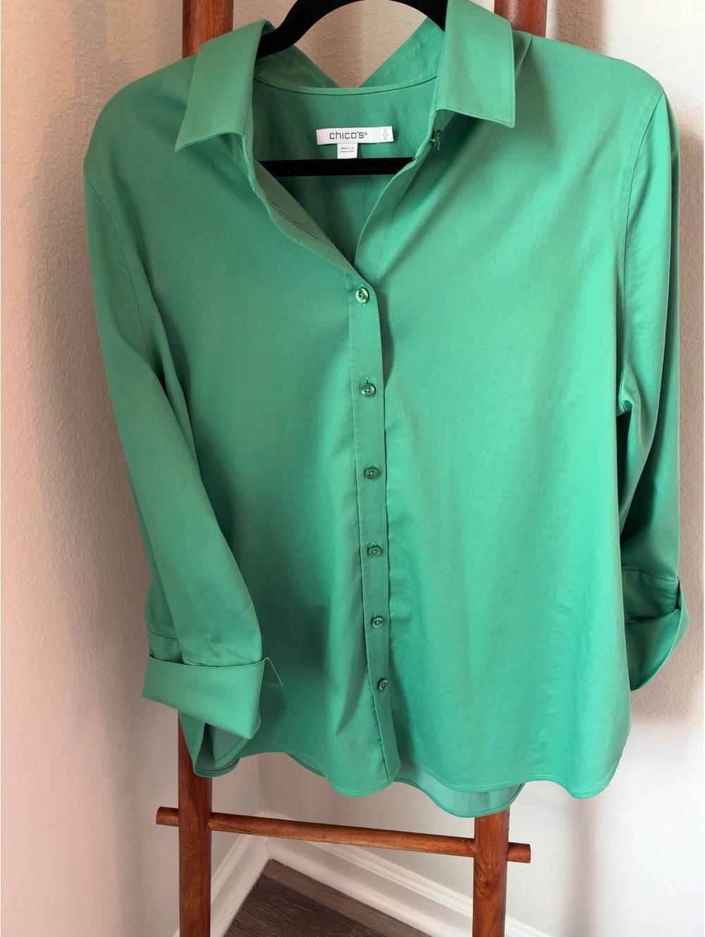 Chico's Women's Size 2 Green Button-Up Stretch Shirt with Long Sleeves and Colla